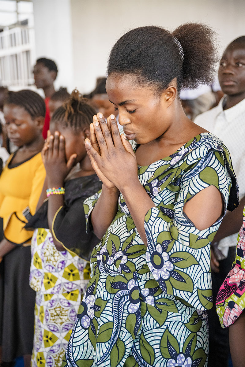 People praying