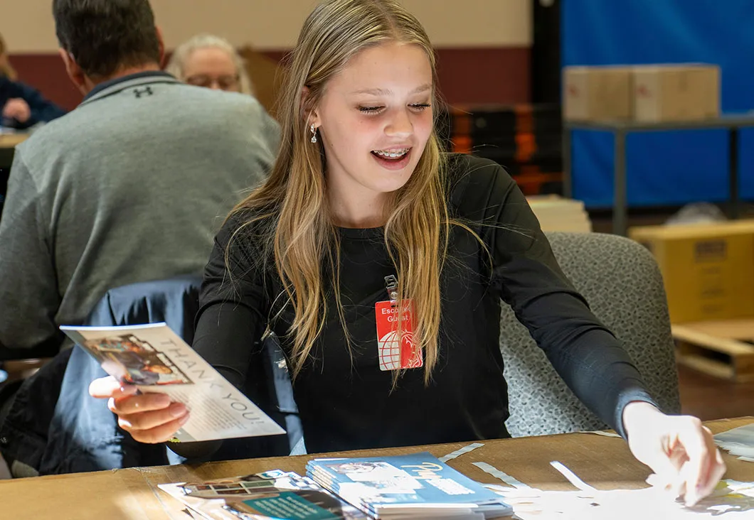 Volunteer sorting flyeres