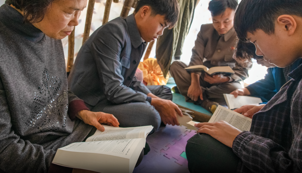North Korean Smuggles Bibles, Family of 27 Come to Christ