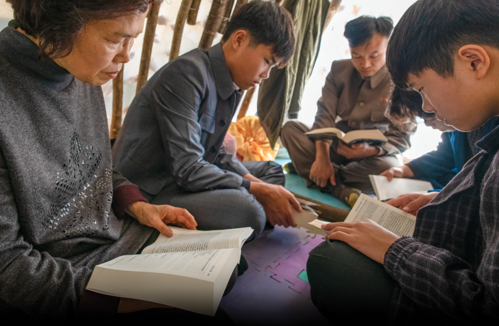 North Korean Smuggles Bibles, Family of 27 Come to Christ